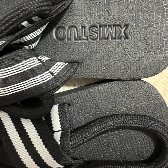 Xmistuo Black Sandal 6.5 - Picture 3 of 3